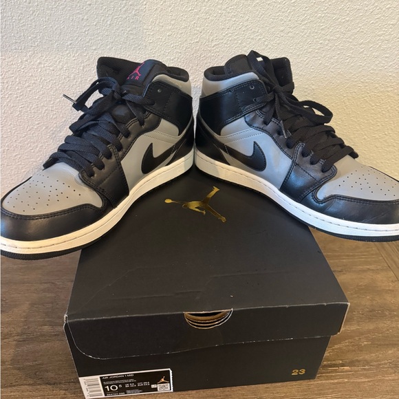 Nike Air Jordan 1 Mid Shadow Red 4-14 Black Particle Grey 554724-096 - Picture 5 of 6